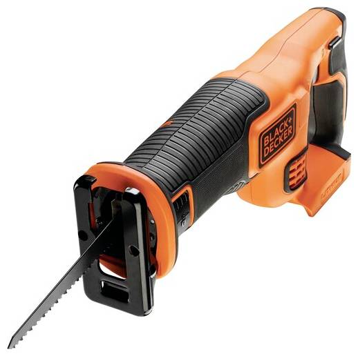 Bezdrátová pilka se vzájemným pohybem s oranžovo-černým designem, která na své straně nese logo „Black+Decker".