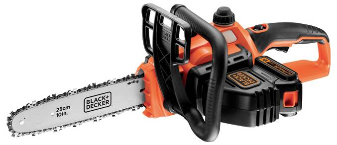 Bezdrátová motorová pila Black+Decker o velikosti 10 palců, 25 cm, s ergonomickou rukojetí a ochranným štítem, určená pro lehké až středně náročné řezné práce.