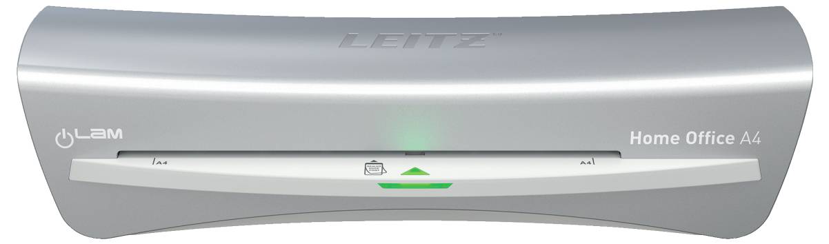Stříbrný kancelářský laminovací stroj značky LEITZ s označením 'LEITZ Home Office A4' se zeleným indikátorem osvětlení, vhodný pro laminování dokumentů formátu A4.
