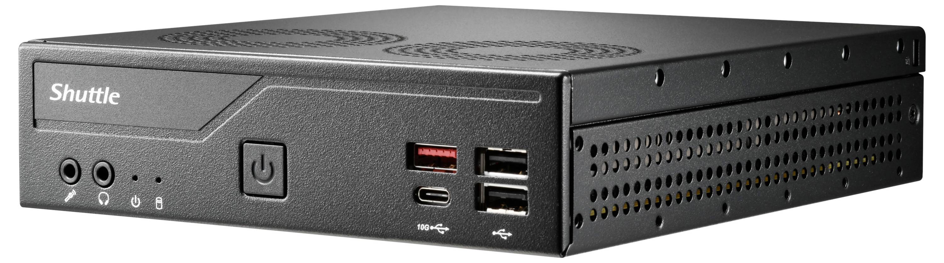 Kompaktní černý počítač Shuttle s porty na přední straně, včetně dvou USB 3.0, USB-C a audio jacků. Vhodný pro kancelářské nebo domácí použití.