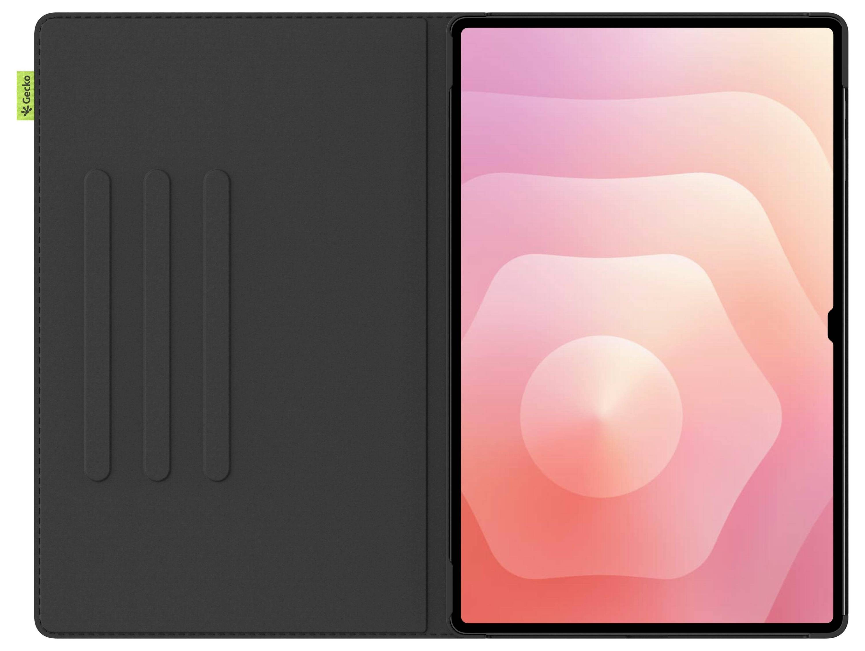 Tablet s elegantním černým ochranným pouzdrem, na jehož obrazovce je abstraktní pozadí s růžovým a oranžovým motivem.