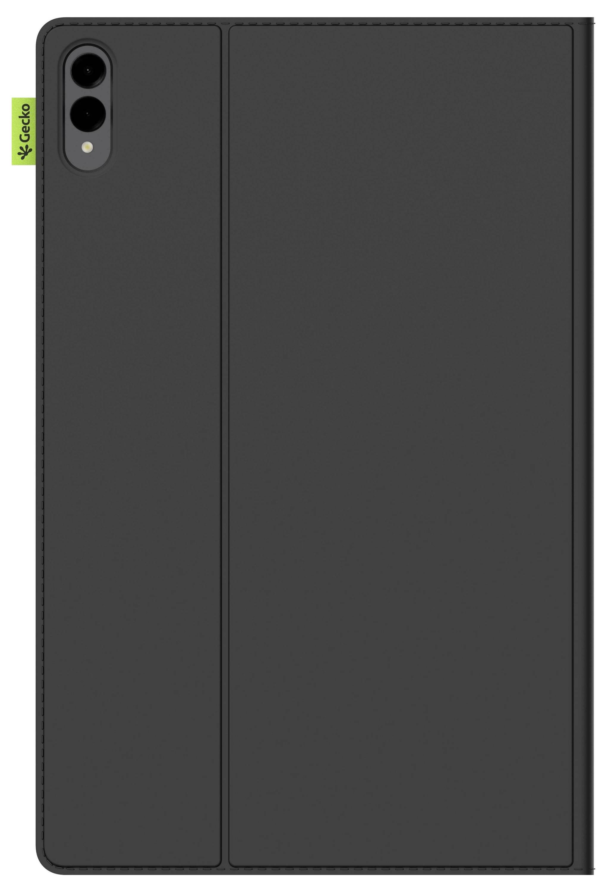 Černý pouzdro na tablet s skládacím krytem a dvěma výřezy pro fotoaparát na levé straně. V horní části je viditelná malá zelená cedulka s logem.