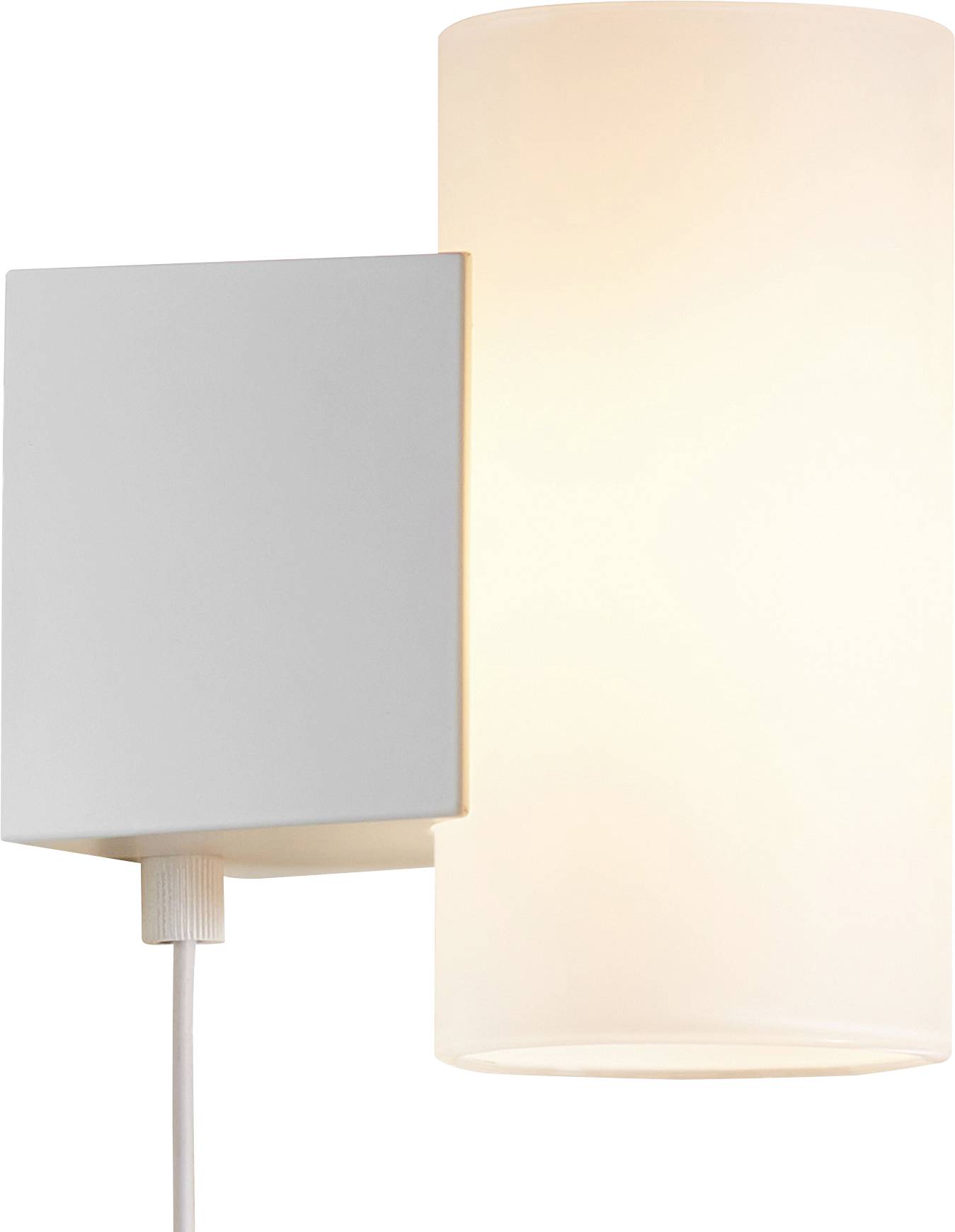Válcová nástěnná lampa s matným bílým skleněným stínidlem a obdélníkovou bílou základnou, vrhající měkké, teplé světlo.