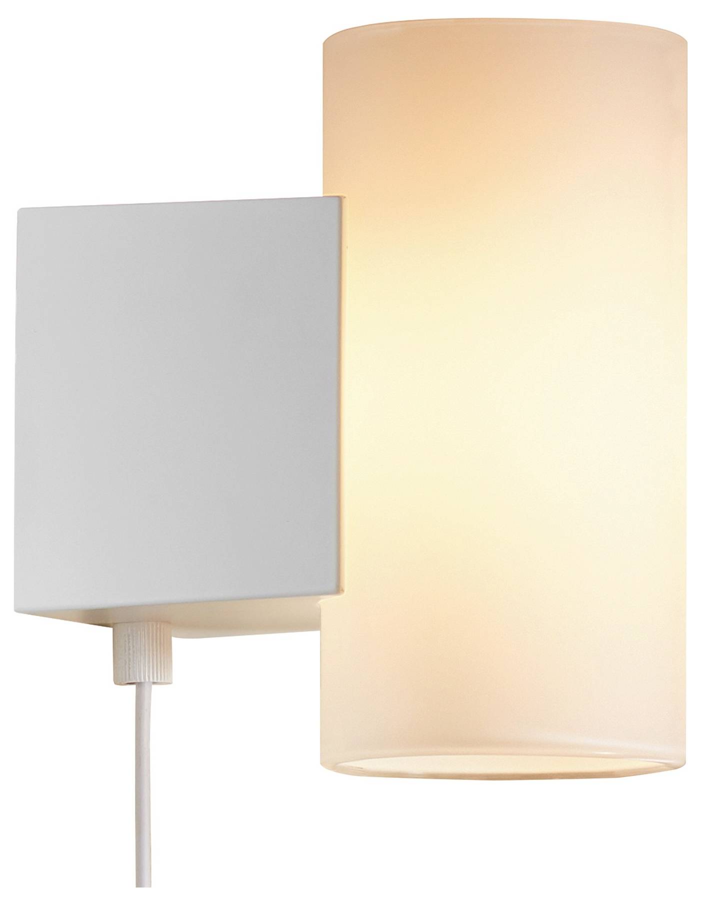 Nástěnná lampa válcového tvaru v krémové barvě vyzařuje měkké, teplé světlo a je namontována na bílé obdélníkové podstavu s viditelným napájecím kabelem.