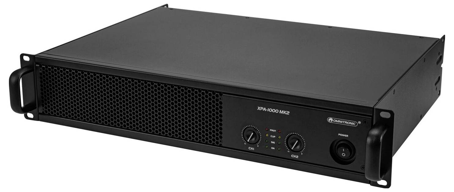 Černý profesionální audio zesilovač se dvěma otočnými volič a tlačítkem napájení, označený „XM-1800 MK2", navržený pro vysoce kvalitní zvukový výstup.