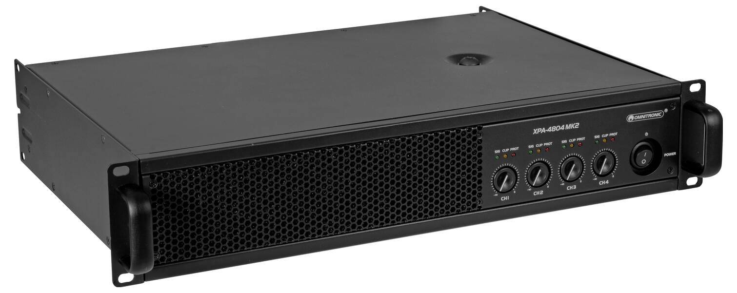 Audio zesilovač se čtyřmi ovládacími knoflíky na přední stěně; rack-mountable, černé kovové pouzdro. Vhodný pro použití v audio systémech.