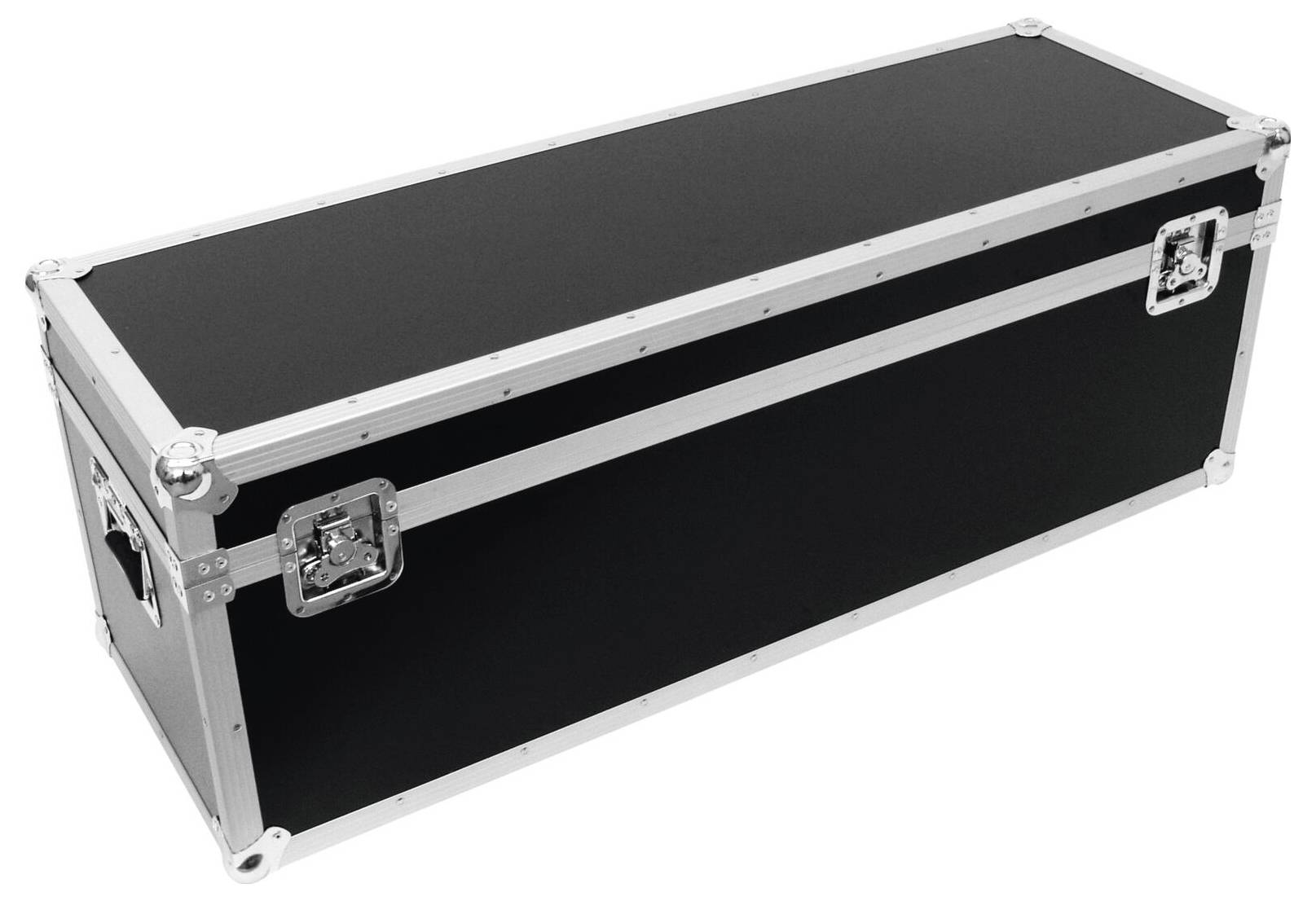 Velký obdélníkový černý kufr na přepravu vybavení s kovovými okraji a zámky. Ideální pro bezpečný transport zařízení.