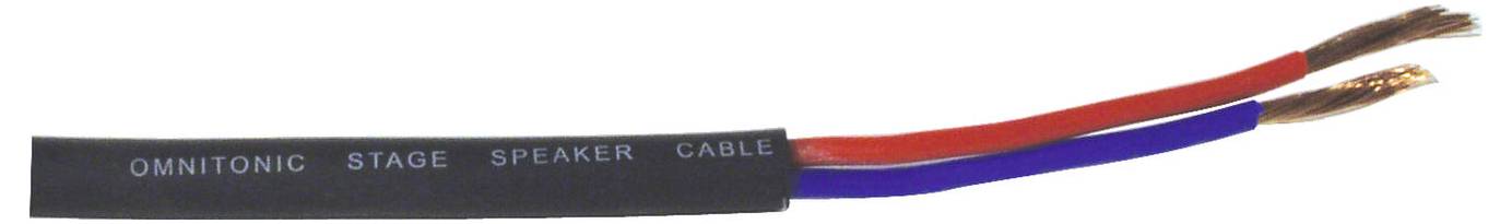 Dva exponované měděné dráty vycházejí z černého kabelu označeného "Omnitronic Stage Speaker Cable", z nichž jeden je červený a jeden modrý.