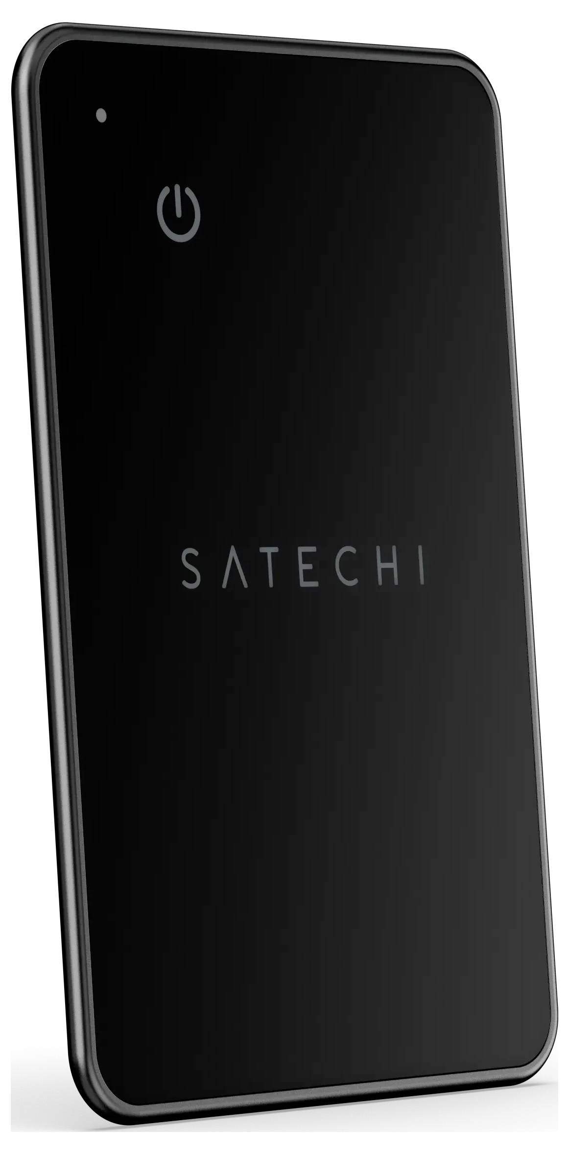 Elegantní černá externí harddisk s názvem značky „SATECHI" uprostřed a ikonou tlačítka napájení v levém horním rohu.