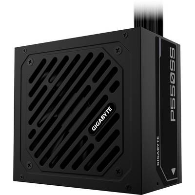 Jednotka napájení 'GIGABYTE P550B' s černým vnějškem a viditelným mřížkou ventilátoru, připojená černými kabely, v nakloněném pohledu.