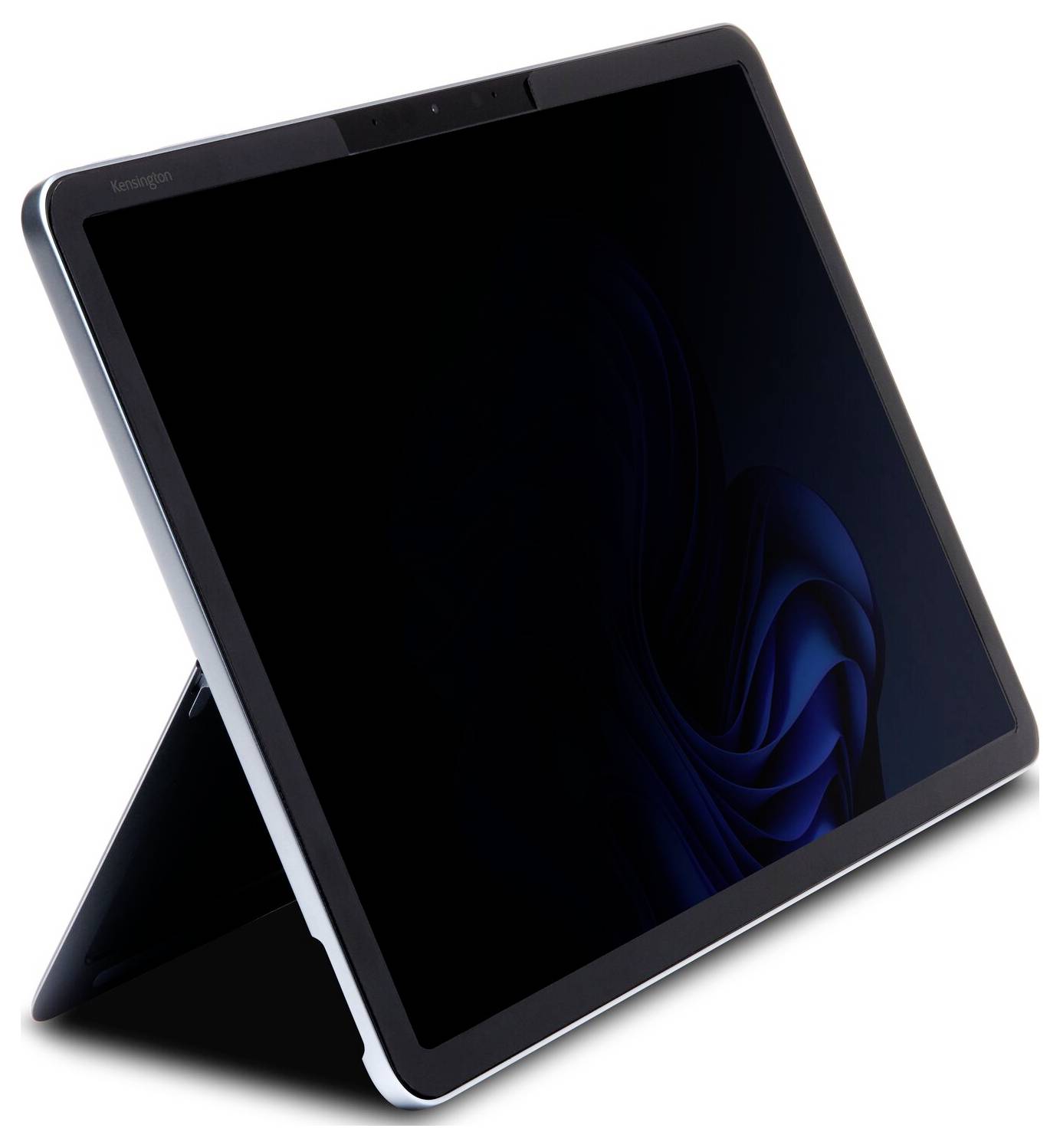 Černý tablet se stojánkem, který má tmavou obrazovku s jemnými abstraktními vzory. Zařízení se zdá být v klidové poloze.