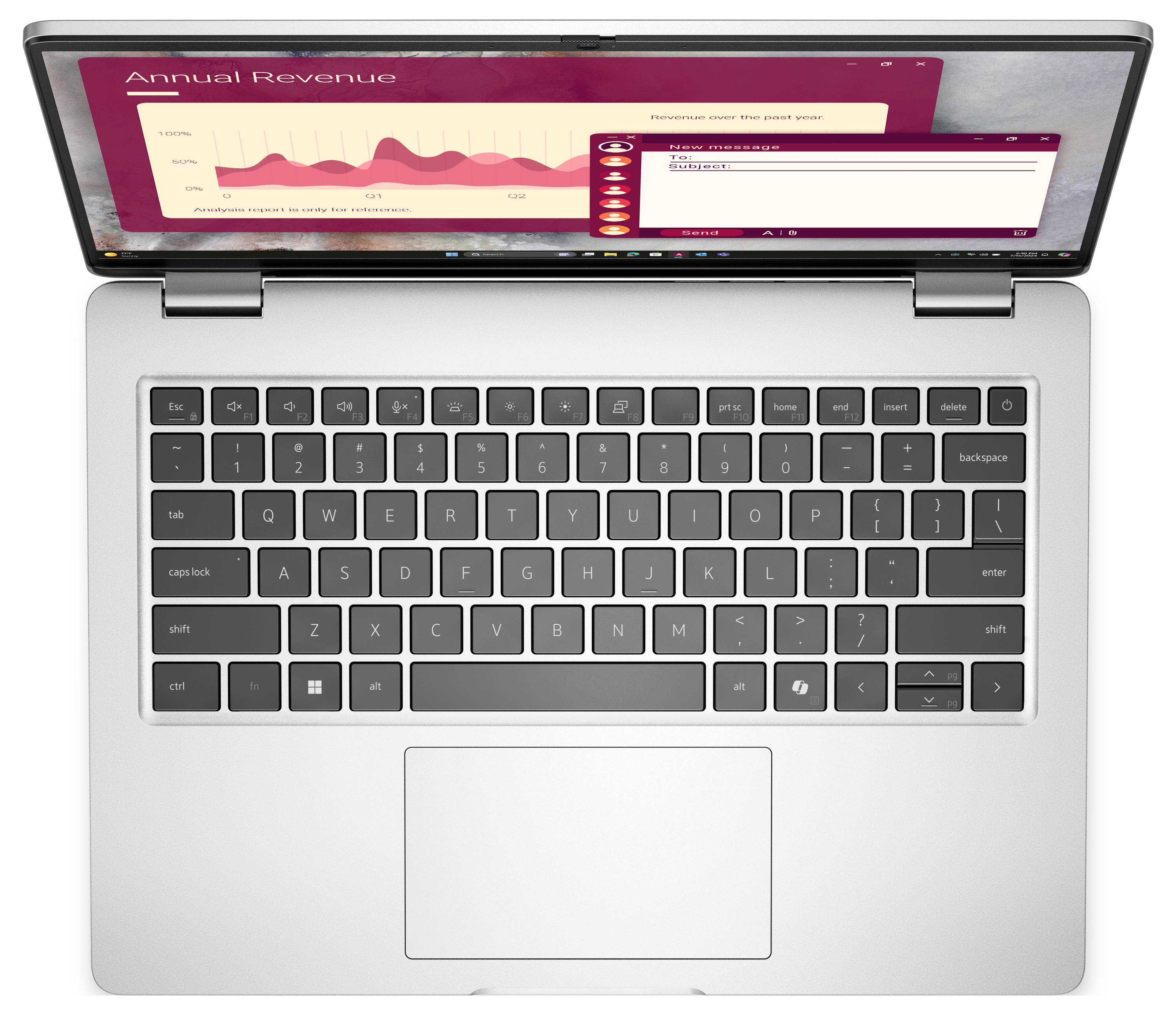 Stříbrný notebook zobrazující obrazovku s grafem "Roční tržby" ukazujícím kolísavý trend, zdůrazňující rozhraní prezentace.