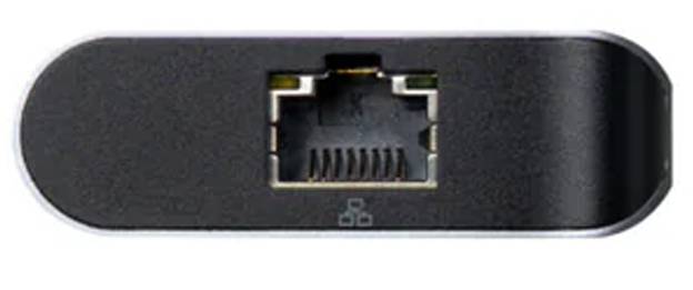 Detailní pohled na port Ethernet na černém zařízení, zobrazující kontakty připojení uvnitř.