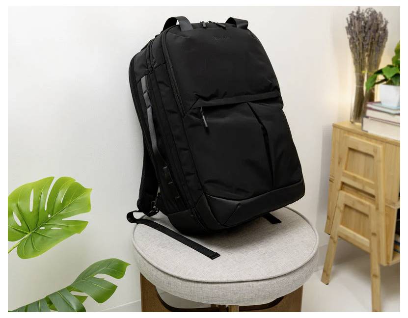 Targus batoh na notebooky 15.6" Lightweight Travel Backpack -Black, max. 40,6 cm (16") , černá-11