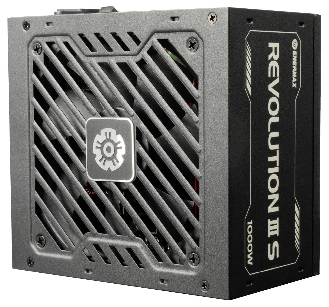 Černá počítačová jednotka zdroje napájení s větraným mřížkou ventilátoru, označená "REVOLUTION III S" a "1000W".