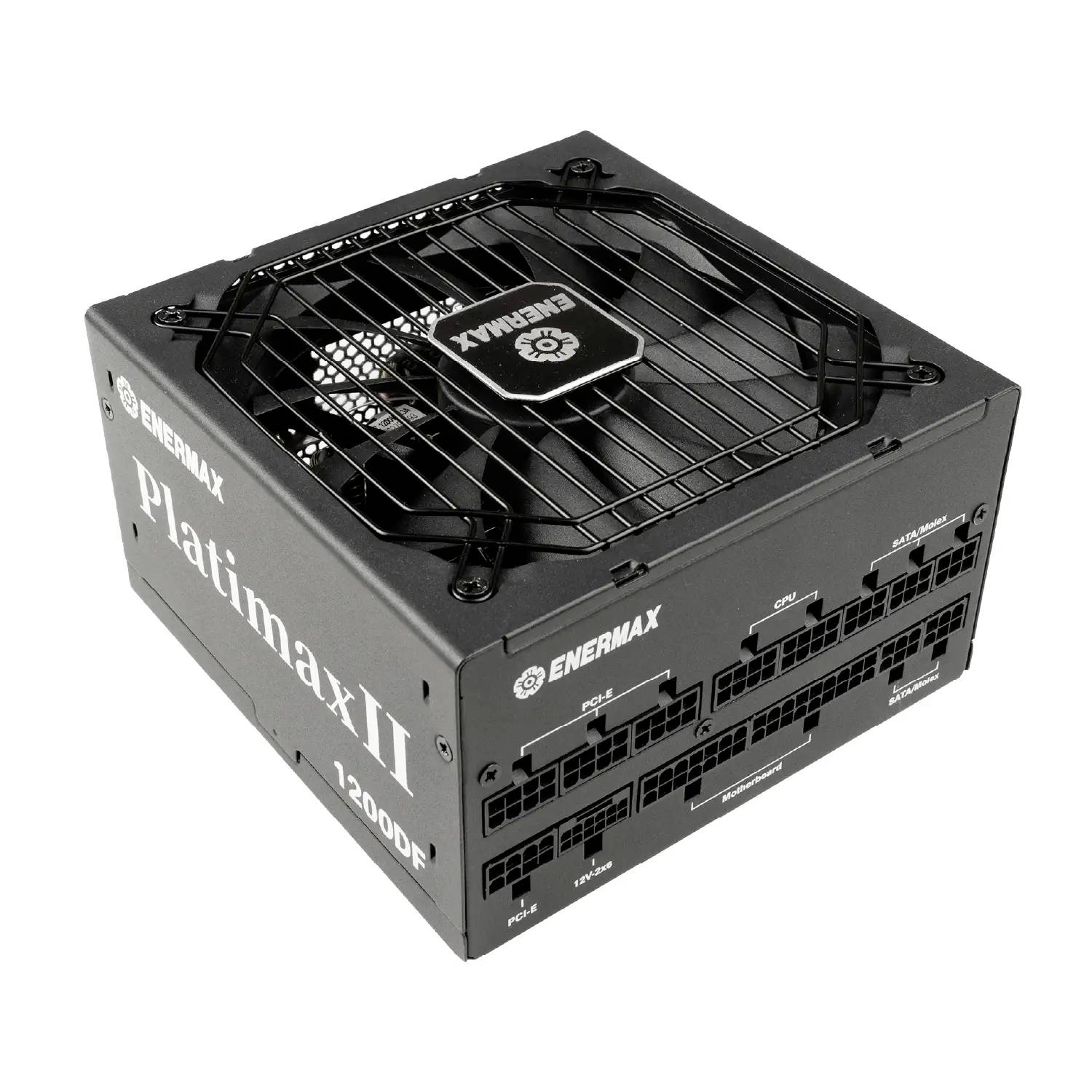 Černý zdroj napájení Enermax Platimax II 1200DF pro počítač s horním chladícím ventilátorem a modulárními porty pro kabely na bílém pozadí.