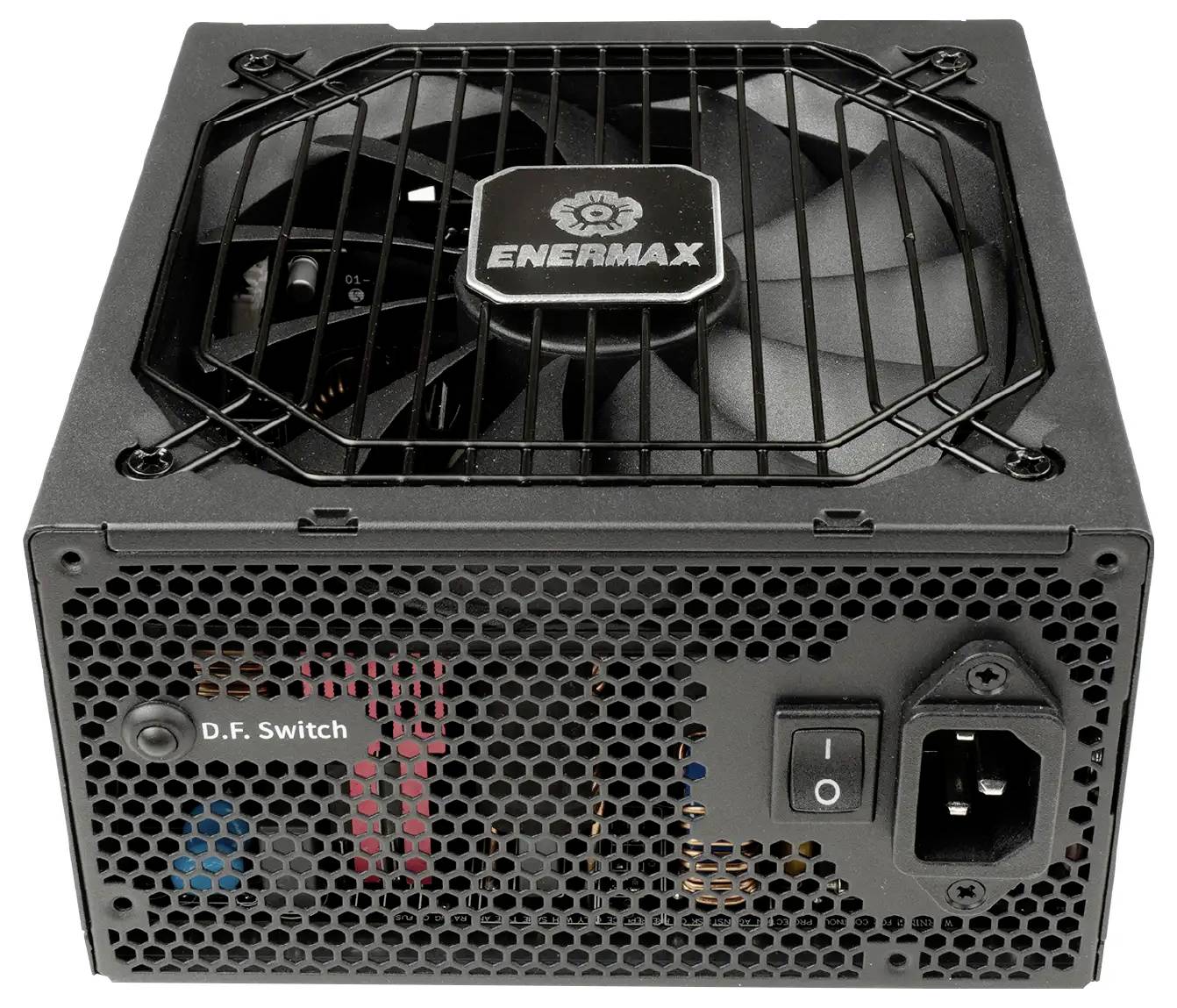 Černý počítačový zdroj Enermax s mřížkou ventilátoru, vypínačem D.F. a zásuvkou pro napájecí kabel na zadním panelu.