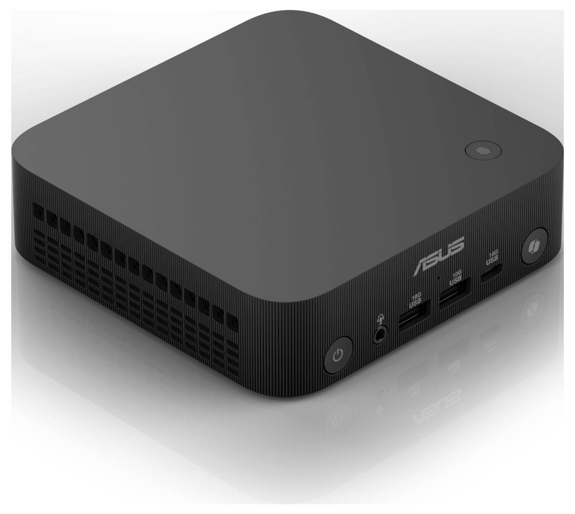 Kompaktní černý mini PC značky ASUS se štíhlým designem, vybavený více předními porty pro připojení a tlačítkem napájení na přední straně.