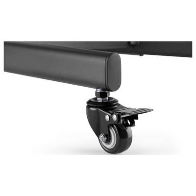 Detailní snímek otočného kolečka připevněného na kovový rám, demonstrující jeho konstrukci a schopnost rotace.