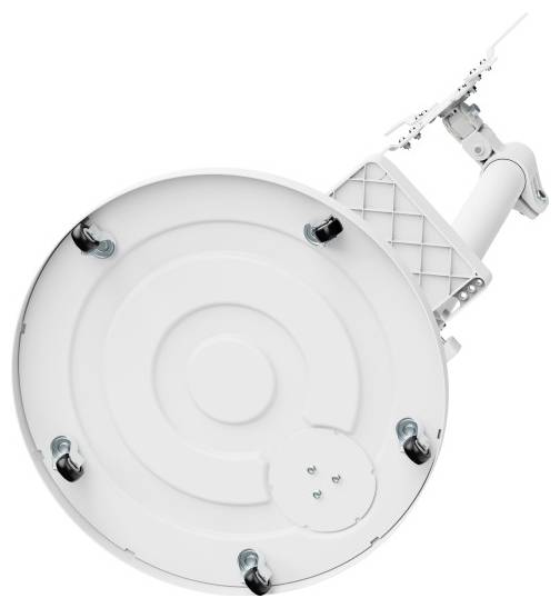 Bílá kruhová satelitní parabola pohled zezdola, ukazující montážní hardware a držák připevněný na rameni paraboly, indikující instalační nastavení.
