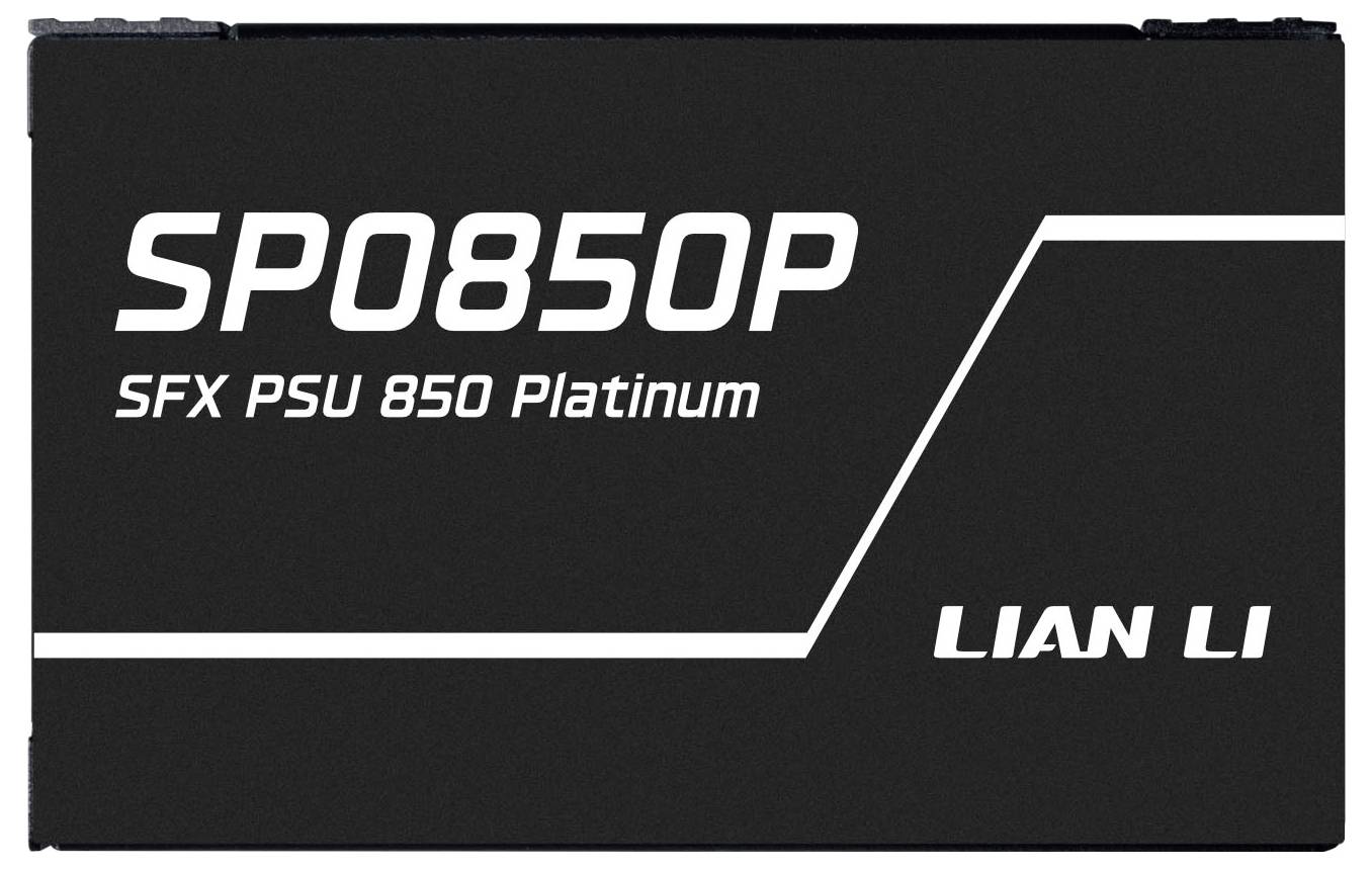 „Lian Li SP0850P SFX PSU 850 Platinum" text na černém zdroji napájení.