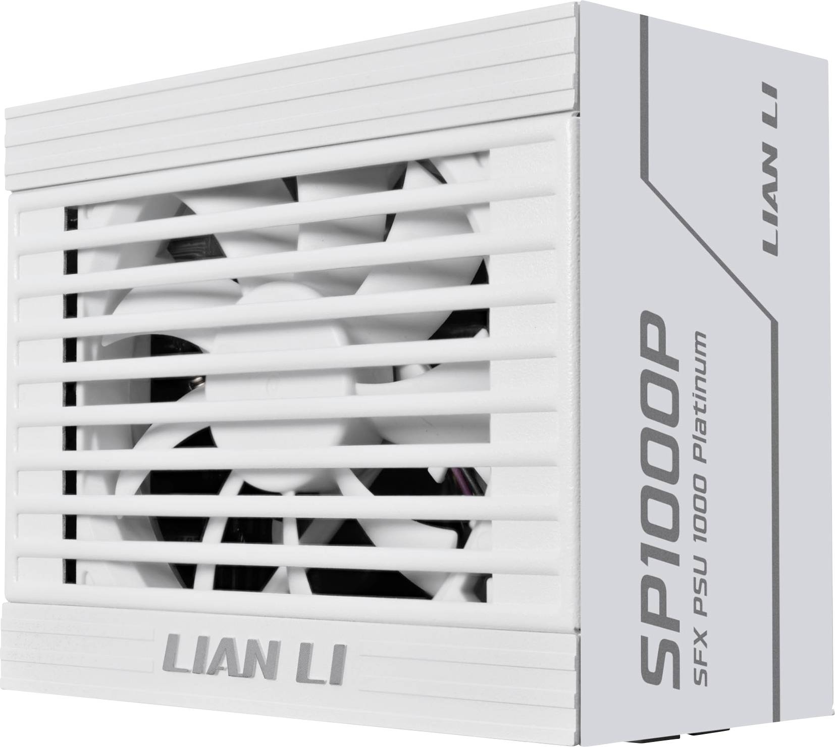 Bílý zdroj napájení Lian Li SP1000P s viditelným ventilátorem a názvem modelu na straně.