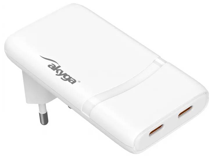Bílá USB nástěnná nabíječka se dvěma porty a bočním zástrčkou, na které je zobrazena značka 'akyga'.