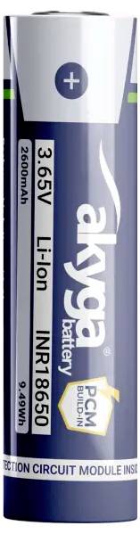 Cylindrická baterie "Akyga" označená "Li-ion INR18650 3.65V 2600mAh" s modulem ochranného obvodu.