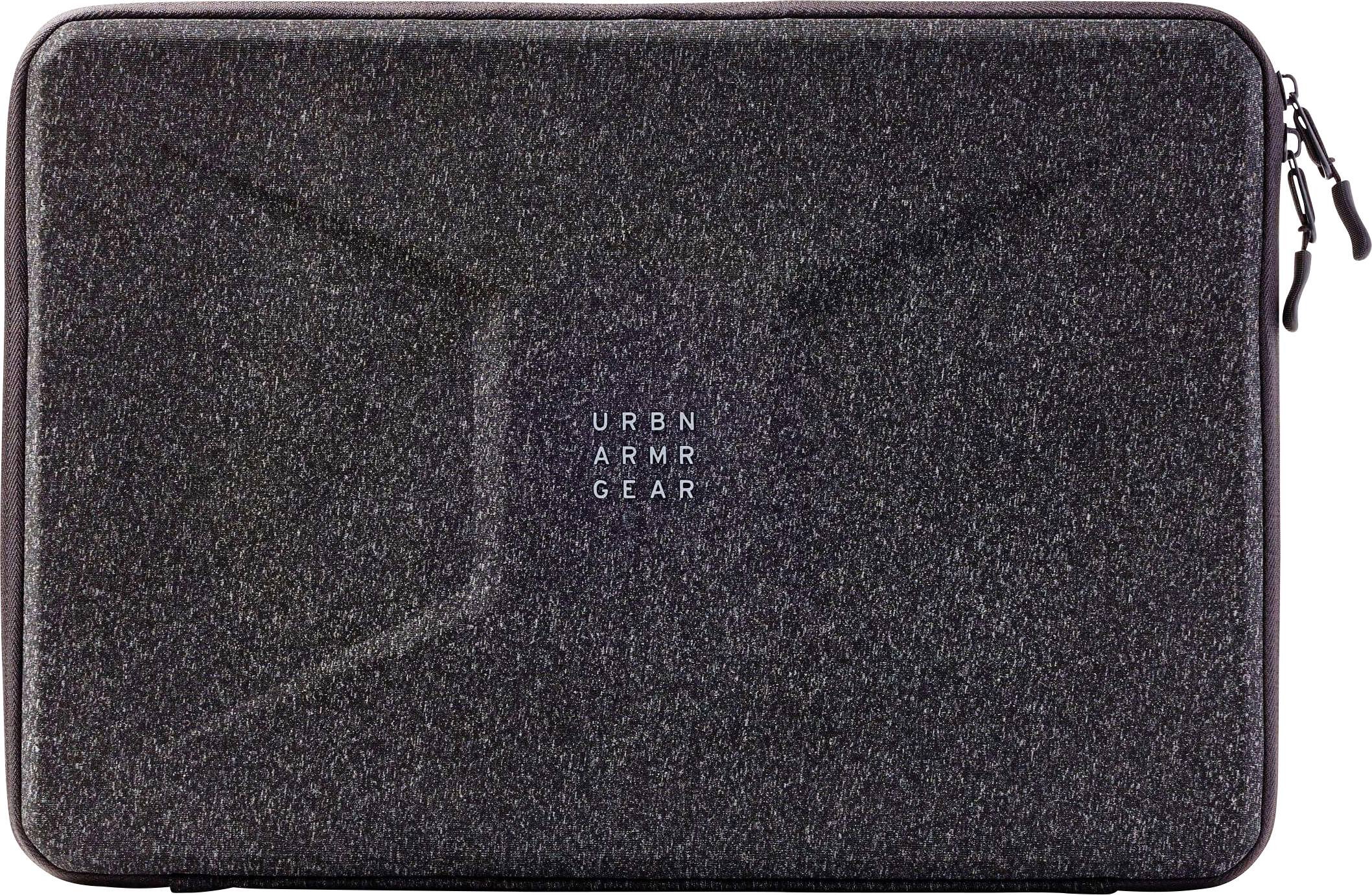 Tmavě šedé pouzdro na notebook s texturovaným povrchem a zipovým uzavíráním, obsahující centrální logo značky „URBN ARMR GEAR".