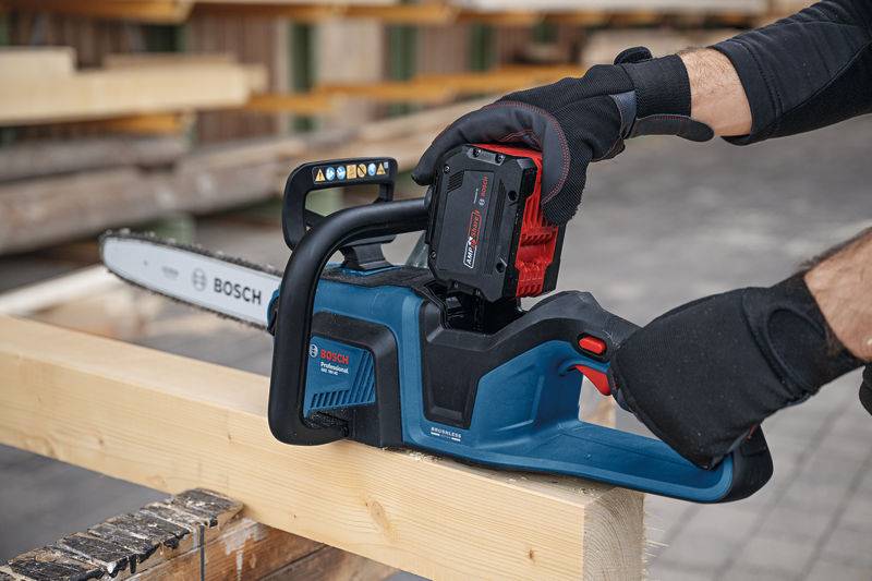Bosch Professional GKE 18V-40 akumulátor Aku řetězová pila + akumulátor-3