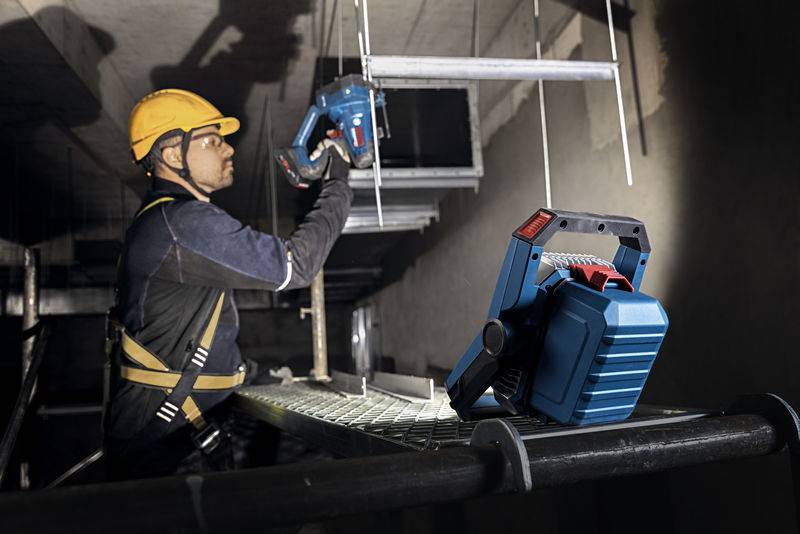Bosch Professional GLI18V-3000 akumulátorové LED pracovní osvětlení 3000 lm 06014A8100-1