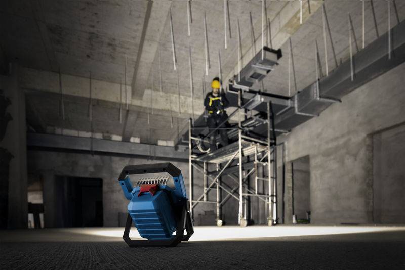 Bosch Professional GLI18V-3000 akumulátorové LED pracovní osvětlení 3000 lm 06014A8100-2