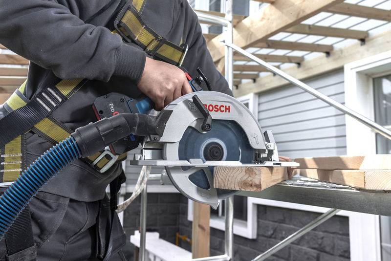 Bosch Professional GKS 18V-68-2 aku ruční kotoučová pila, max. řez 69 mm, bez akumulátoru, 18.0 V, 06016D0000-1