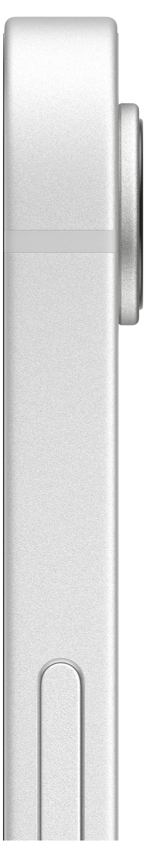 Boční pohled na stříbrný chytrý telefon s vyčnívající kamerovou čočkou a štíhlým designem.