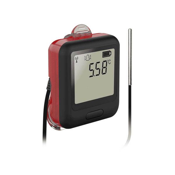 Digitální teploměr zobrazuje na displeji „5,8°C" s připojenou drátěnou sondou. Zařízení má ikonu baterie a signálu.