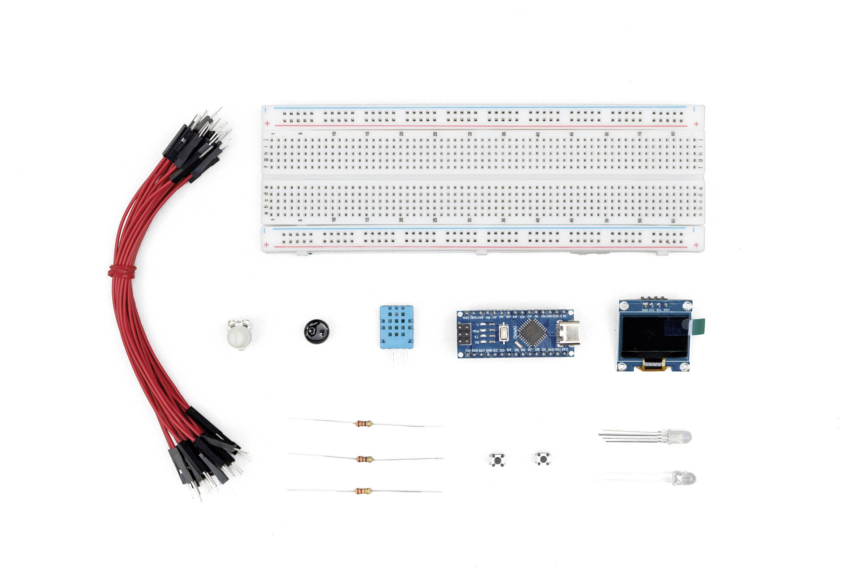 Startovací sada elektroniky s nepájivým kontaktním polem, propojovacími vodiči, deskou mikrokontroléru, rezistory, LED diodami, tlačítkem, bzučákem a senzory.