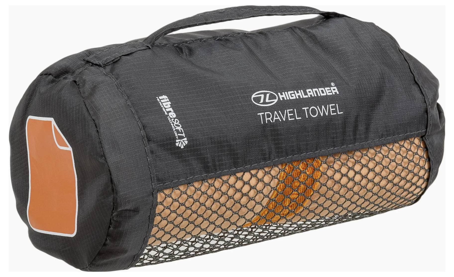 Černý cestovní ručník v síťovaném cestovním pouzdru s rukojetí, označený „Highlander Travel Towel" s oranžovým akcentem na boku.