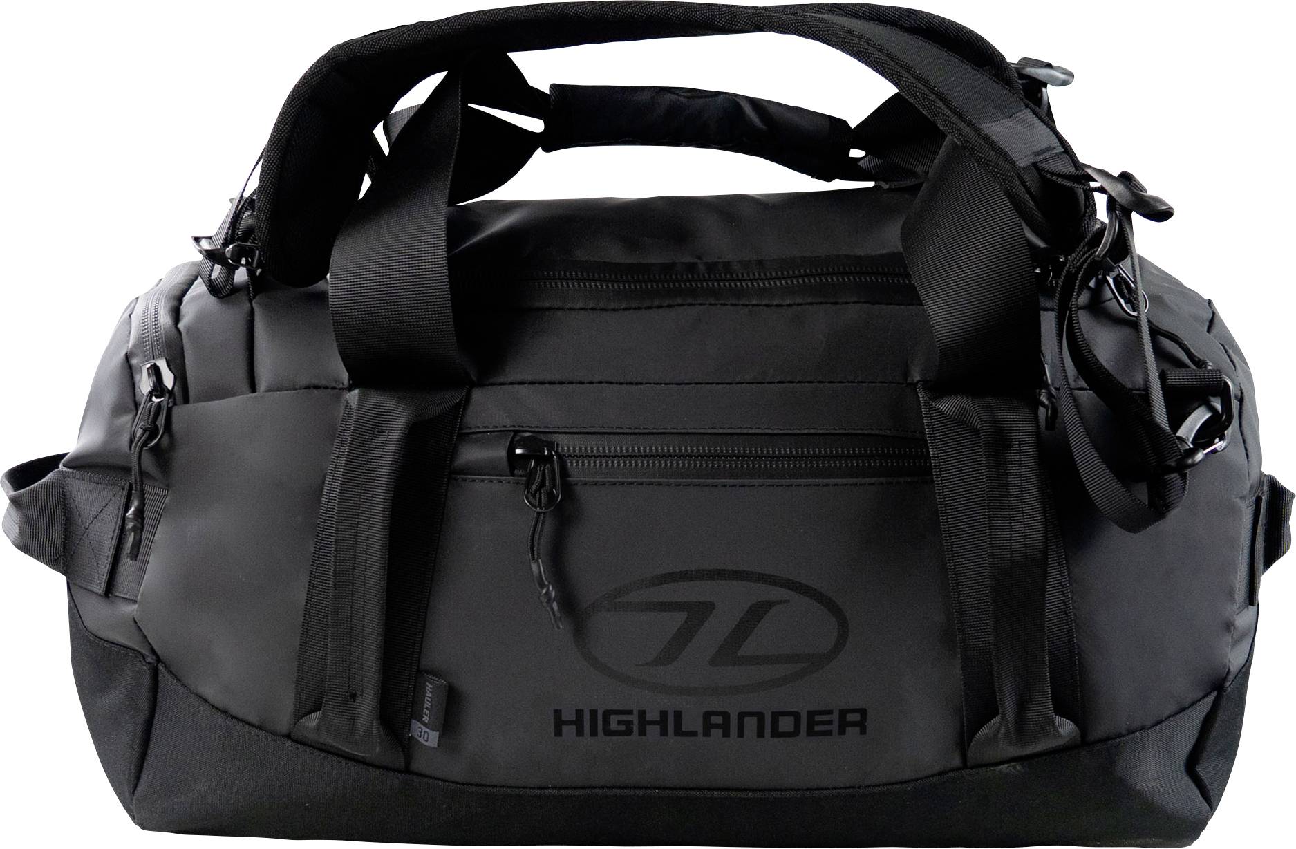 Černá cestovní taška s více popruhy a přední kapsou na zip. Na straně je vytištěna značka "Highlander".