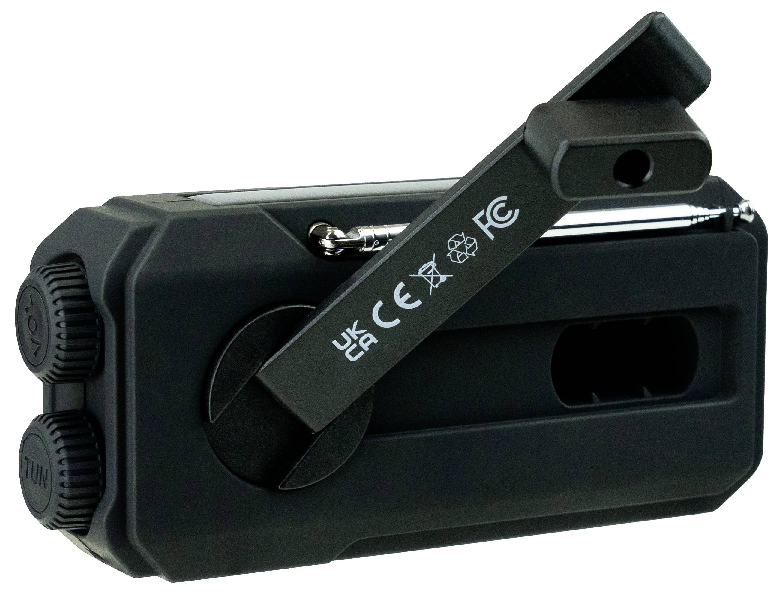 Černé elektronické zařízení se dvěma bočními kolečky a sklopným stojanem s vytlačenými symboly CE, recyklace a FCC.