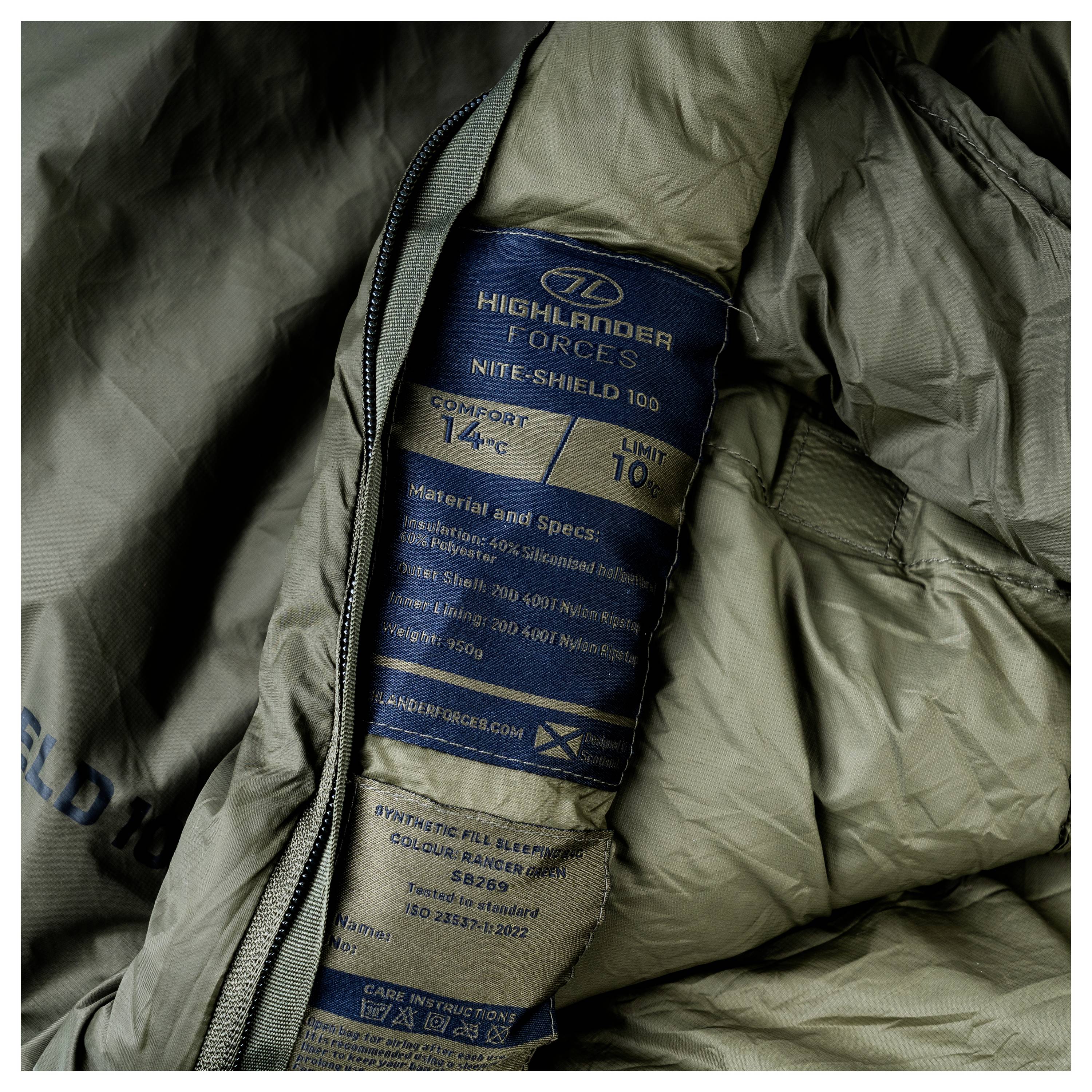 Etiketa spacího pytle ukazuje "Highlander Forces Nite+Shield 100", teplota pohodlí 14°C, limit 10°C, se specifikacemi materiálu.