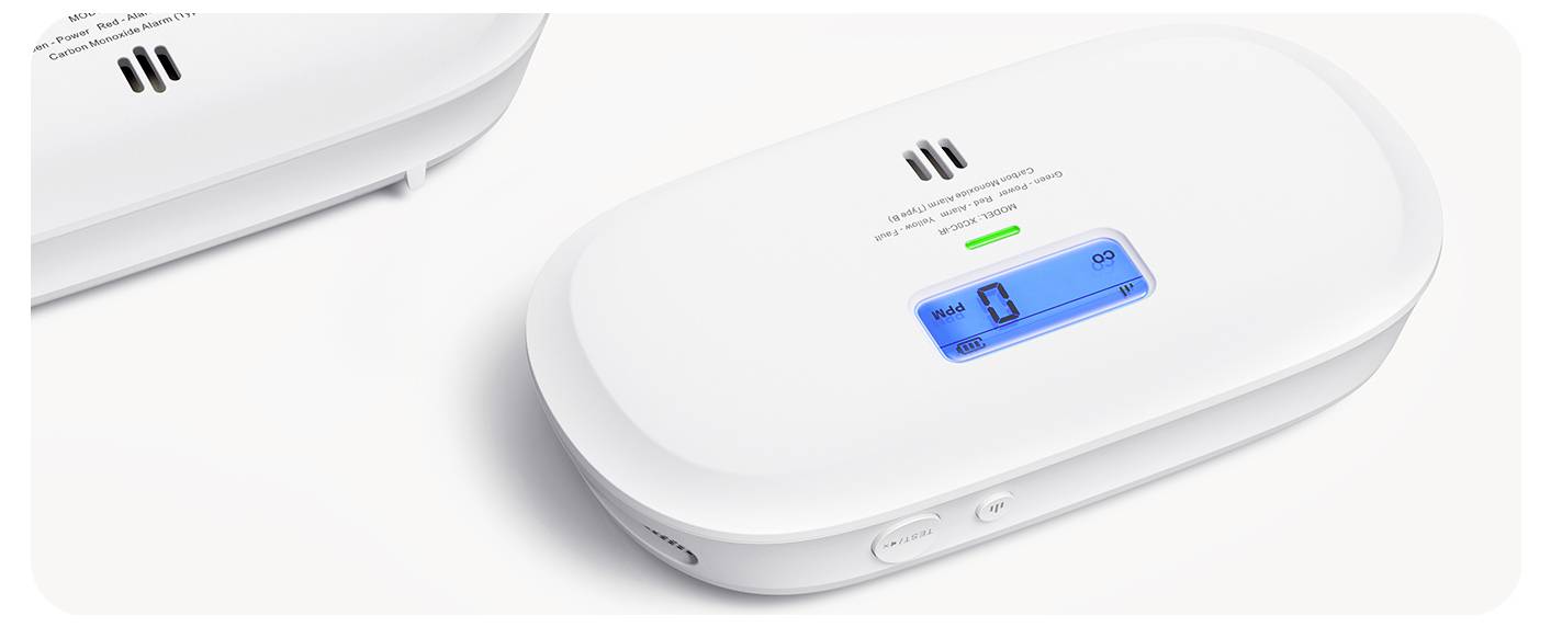 Až dva bílé elektronické přístroje s digitálním displejem, které zobrazují číslo.
