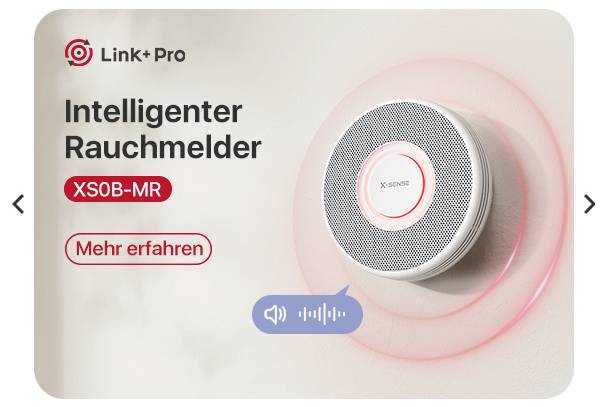 Chytrý detektor kouře Link Pro XSOB-MR připevněný na stěně se zářícím světlem. Tlačítko níže zní „Více informací" (Zjistit více).