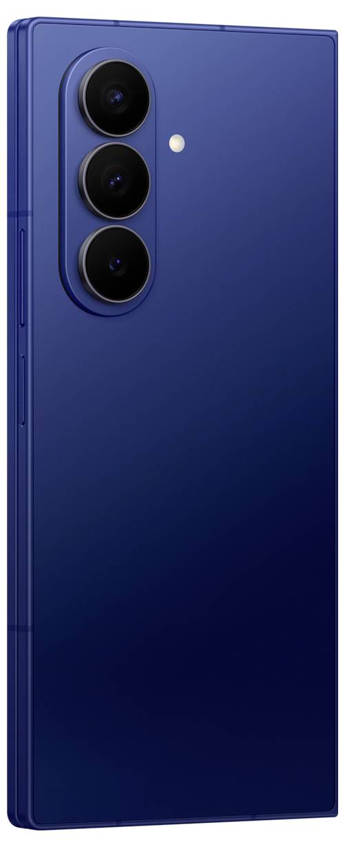 Elegantní modrý smartphone se třemi zadními fotoaparáty a bleskem, který vykazuje moderní design.