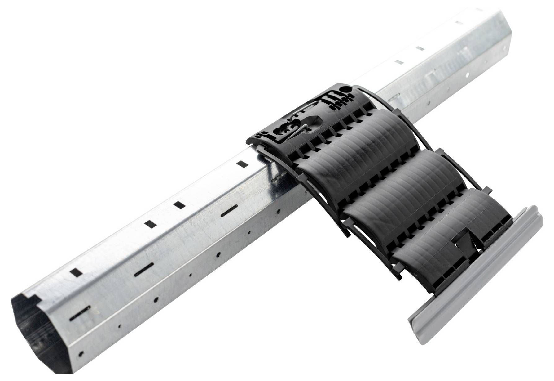 Kovový rám s připevněným černým plastovým mechanismem pantu, pravděpodobně součástí průmyslové nebo stavební komponenty.