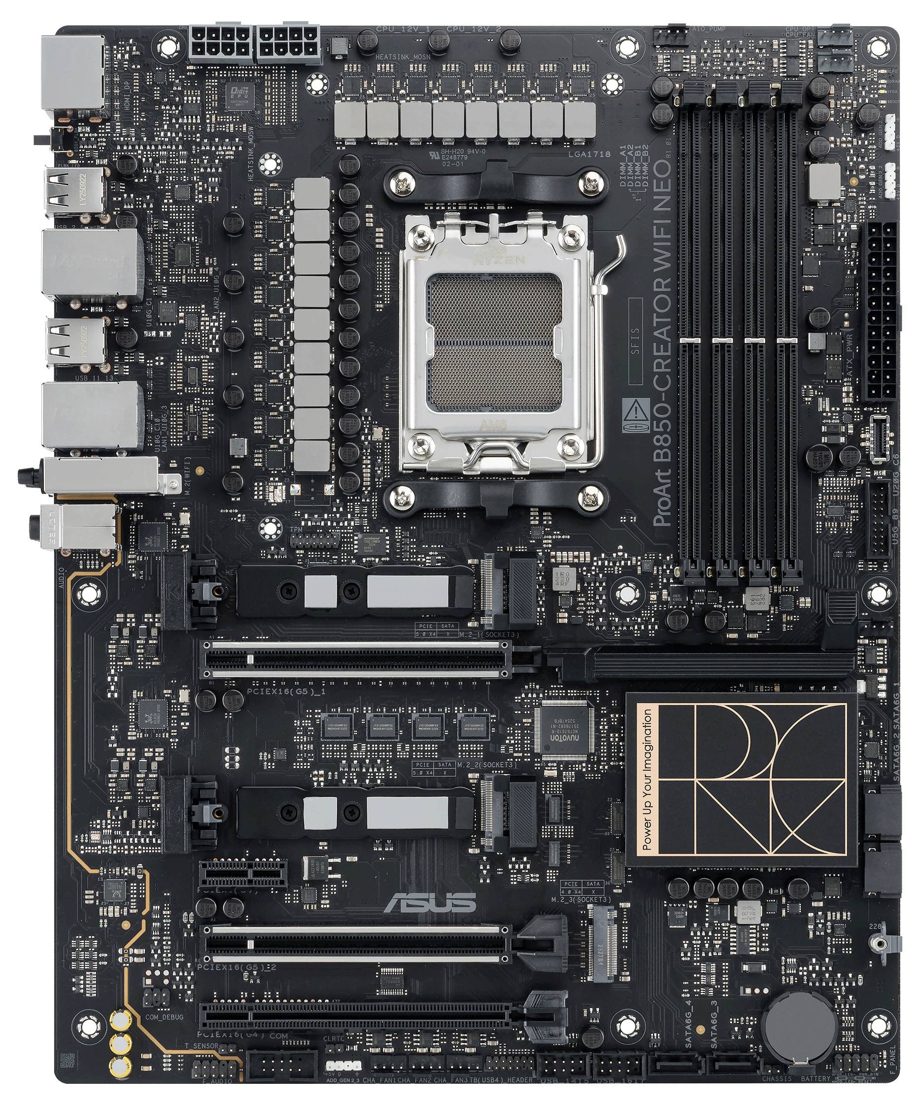 Počítačová základní deska s různými porty, sloty pro paměť RAM, soketou CPU v centru, sloty PCIe a značkou ASUS.