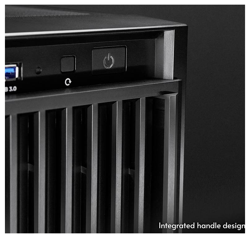 "Integrovaný design rukojeti" na černém počítačovém skříni vybaveném portem USB 3.0 a tlačítkem napájení.