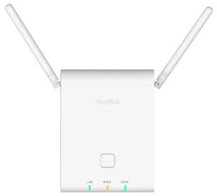 Obrázek ukazuje černý panel se třemi porty: portem „PWR" na levé straně, portem „USB" uprostřed a portem „ETHERNET" na pravé straně.
