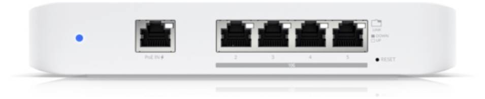 Bílý síťový přepínač se čtyřmi porty Ethernet a indikátorem LED na levé straně.