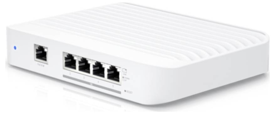 Bílý síťový přepínač s více porty Ethernet na přední straně, určený pro připojení různých zařízení k drátové síti.