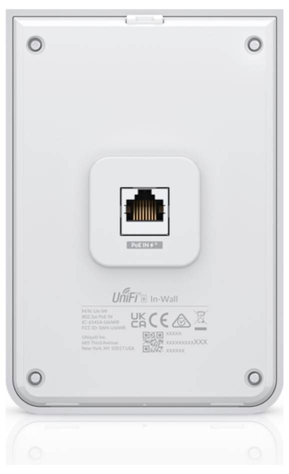 Zadní strana bílého přístupového bodu UniFi In-Wall, zobrazující port Ethernet a podrobnosti o certifikaci produktu.